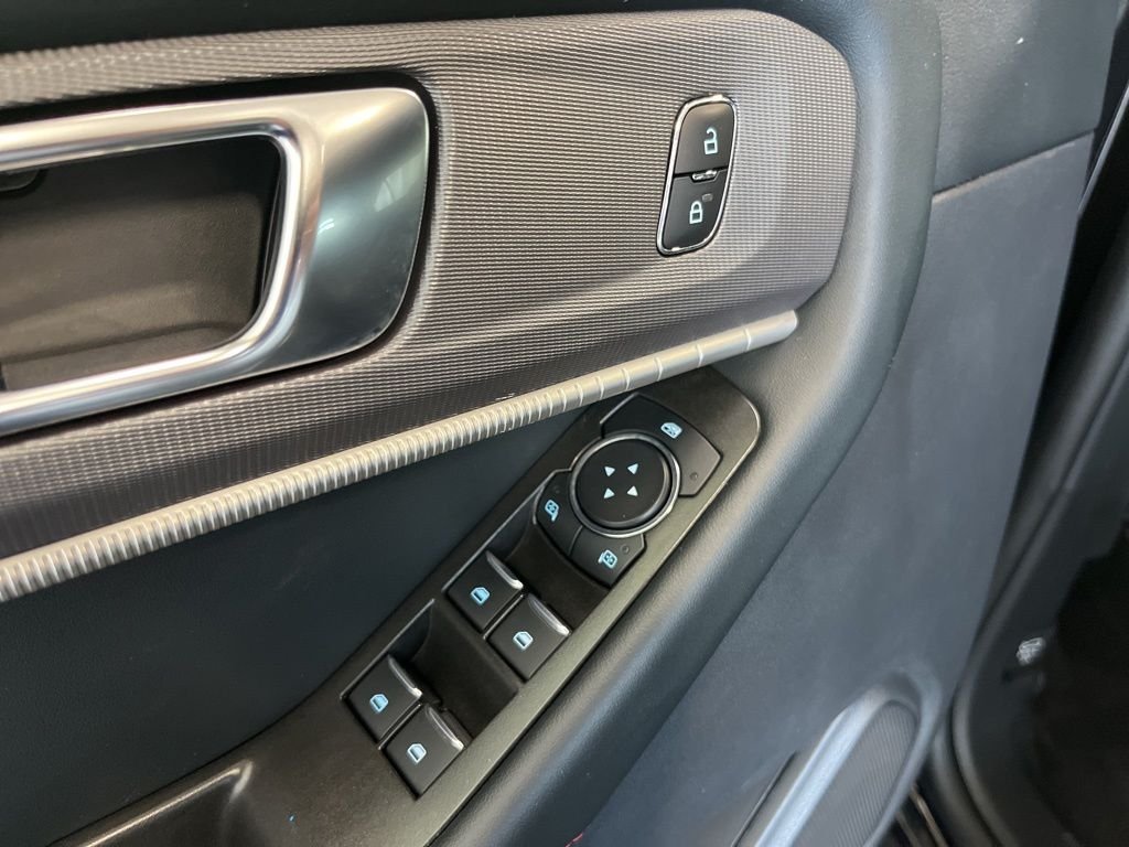 Used 2025 Agate Black Metallic Ford ST-Line image 4