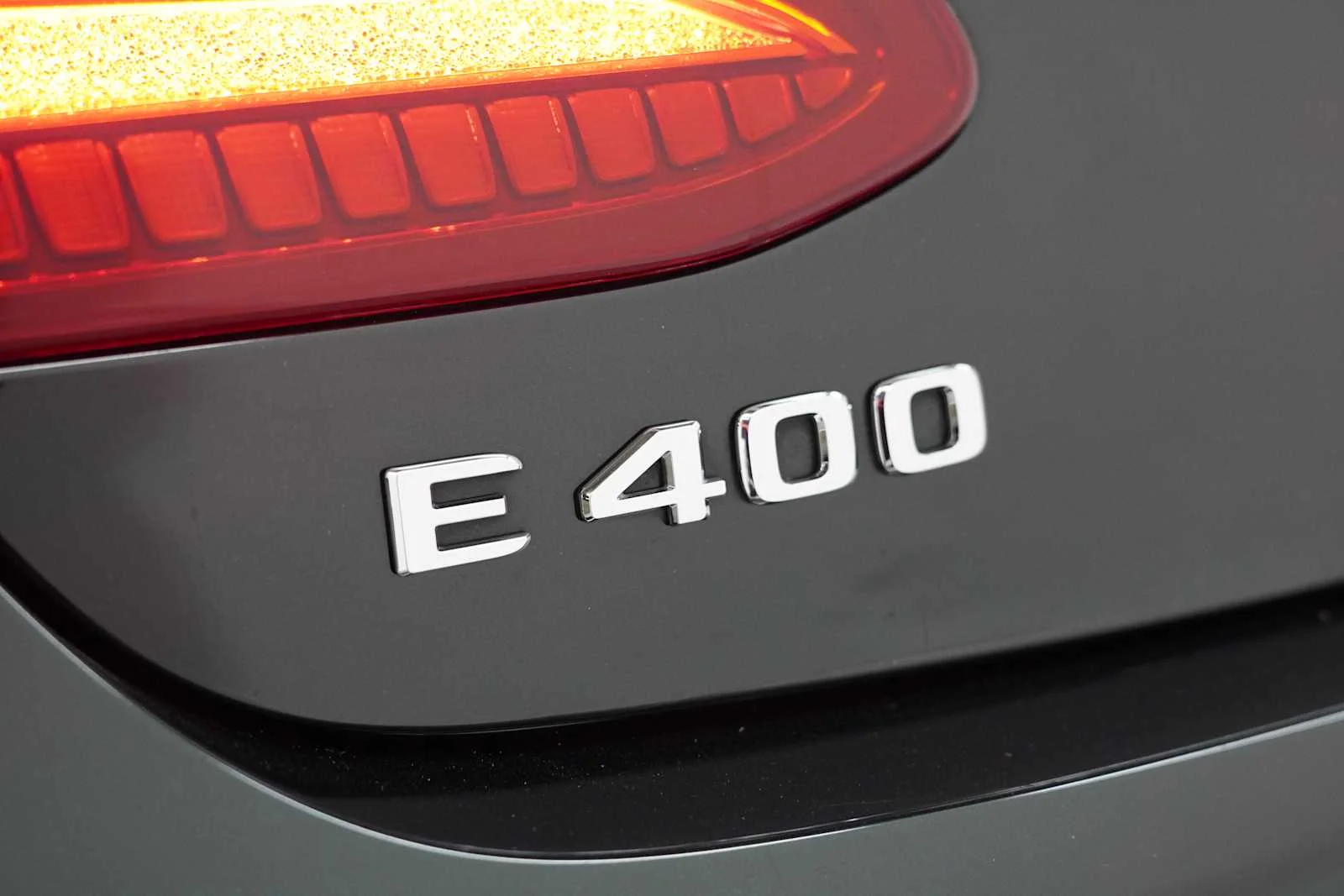 Used 2018 Emerald Green Metallic Mercedes-Benz E 400 image 9