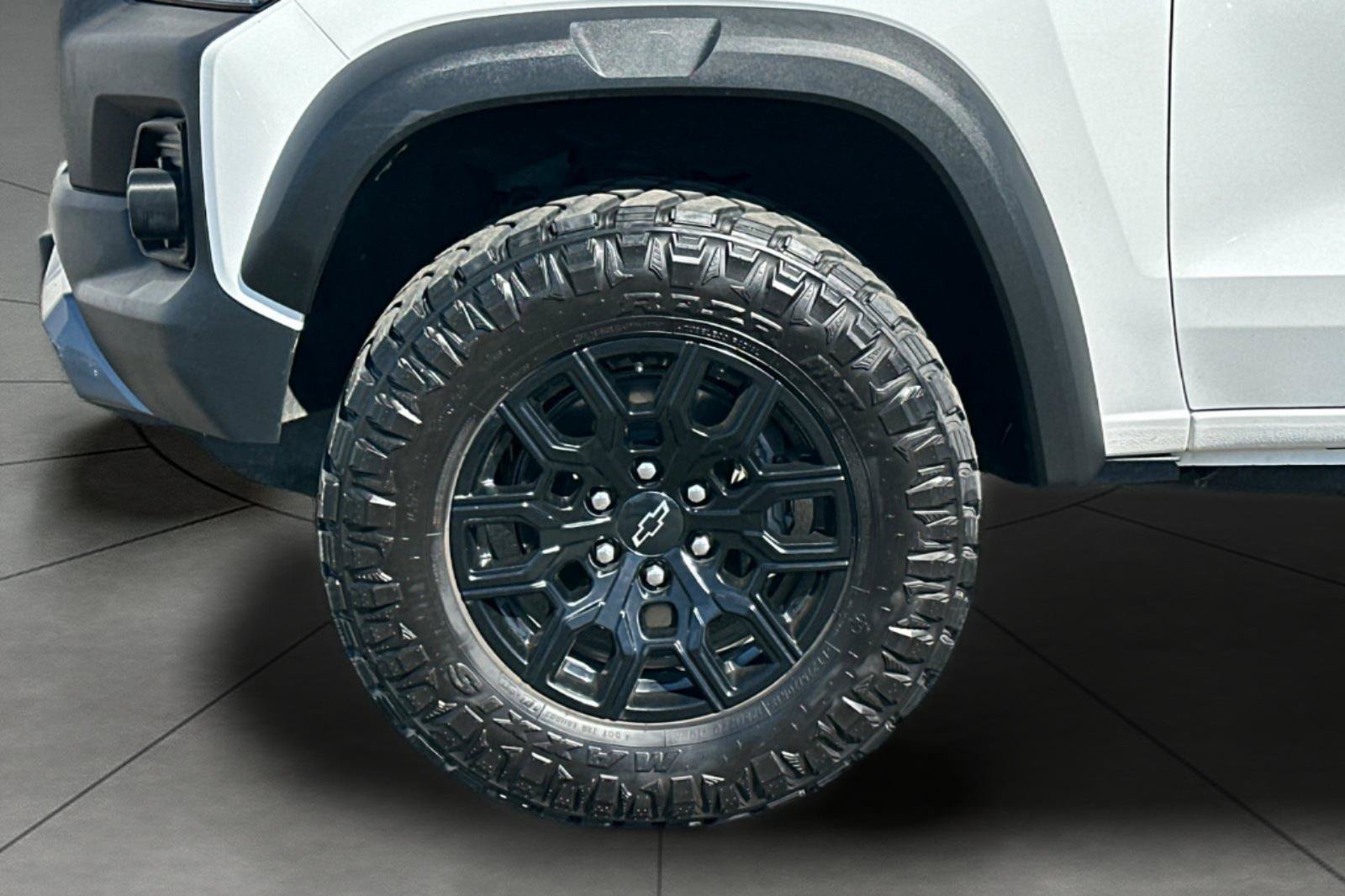 Used 2024 White Chevrolet Trail Boss image 28