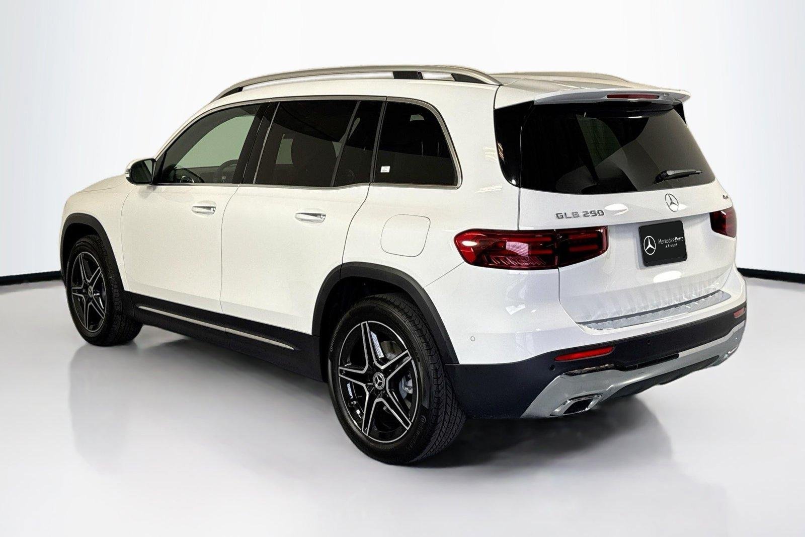 New 2026 Polar White Mercedes-Benz GLB 250 image 7