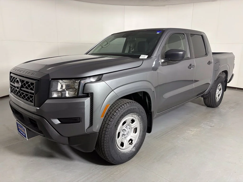Used 2022 Gray Nissan S image 4