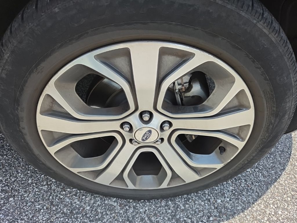 Used 2018 Shadow Black Ford Platinum image 13