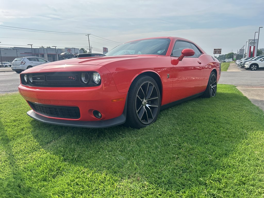 Used 2017 Go Mango Dodge 392 Hemi Scat Pack Shaker image 3