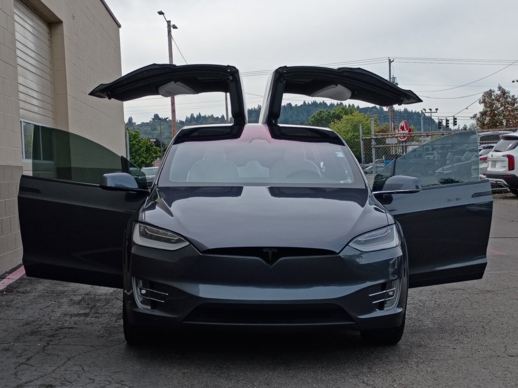 2020 Tesla Model X Long Range - Photo 13