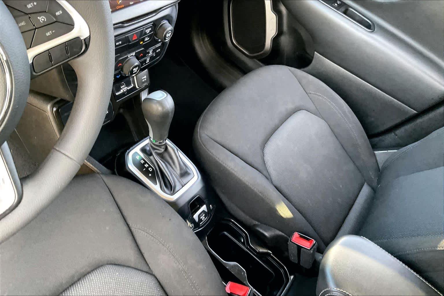 Used 2023 Solar Yellow Clearcoat Jeep Latitude image 16