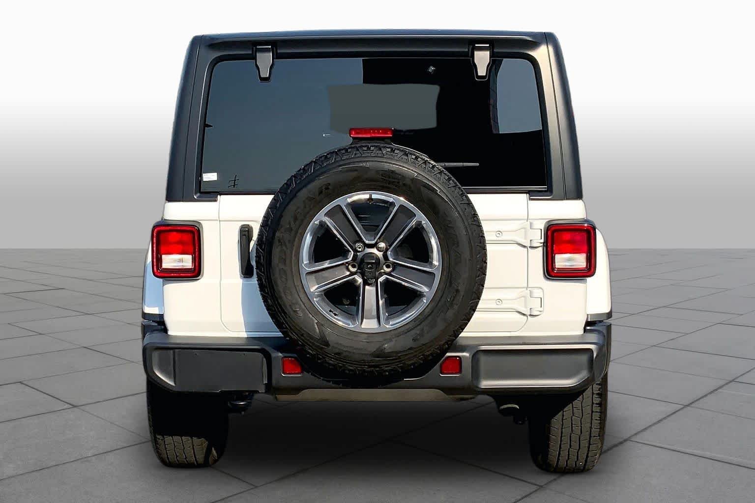 Used 2021 Bright White Clearcoat Jeep Unlimited Sahara image 5