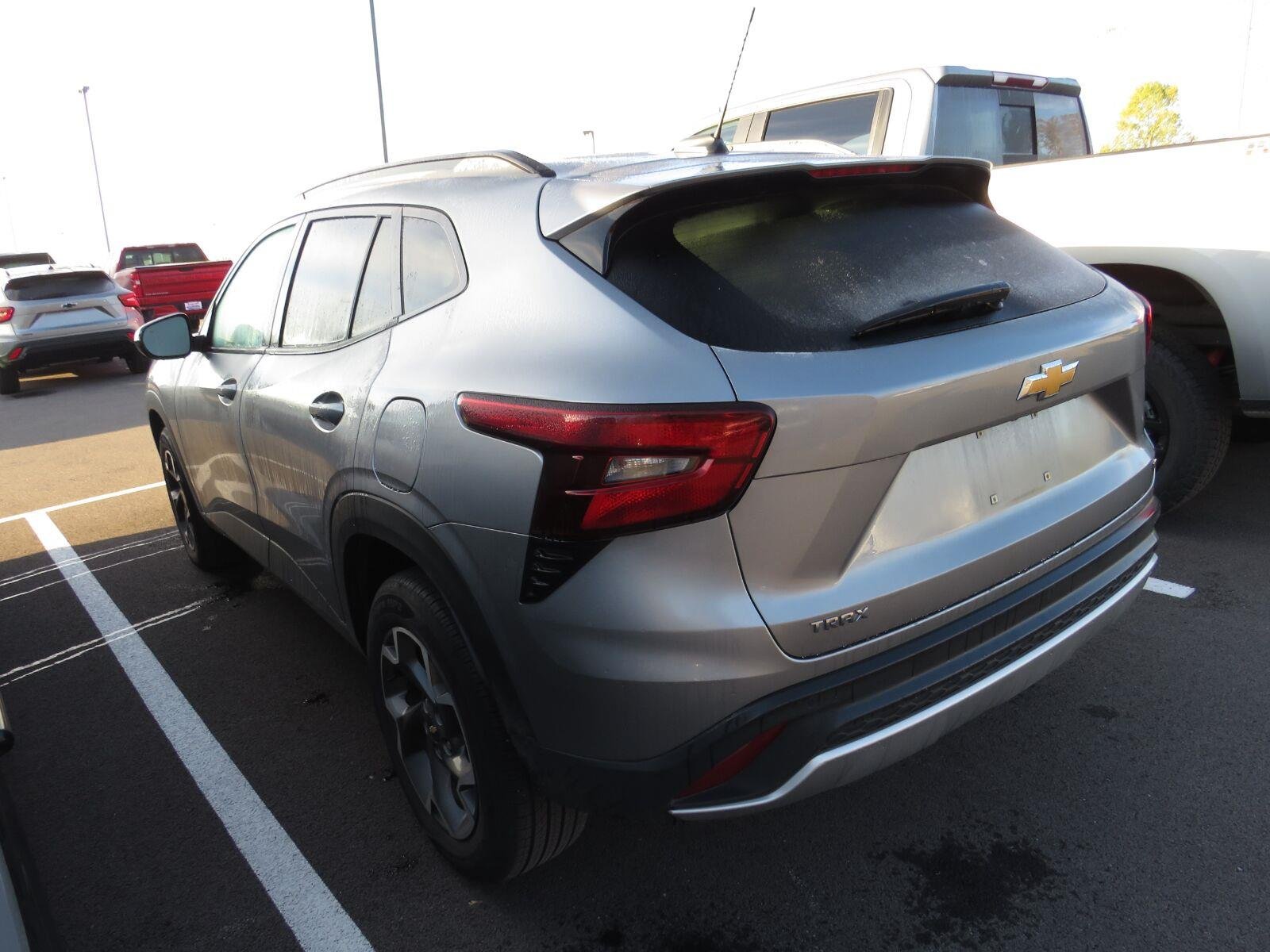 Used 2025 Sterling Gray Metallic Chevrolet LT image 7