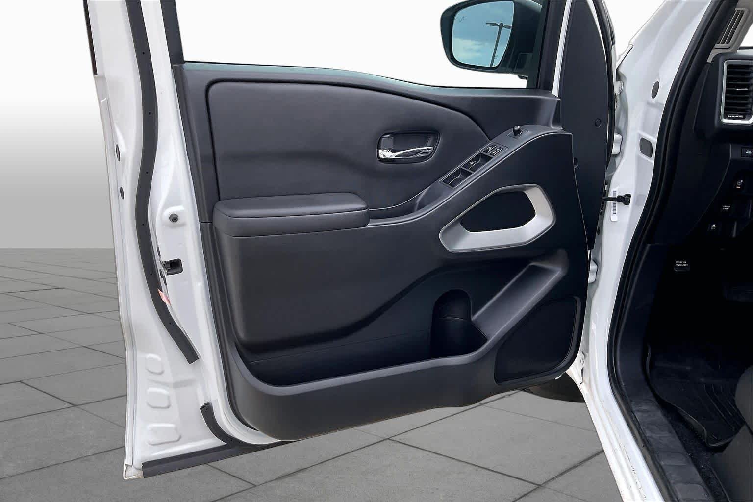 Used 2023 Glacier White Nissan SV image 21
