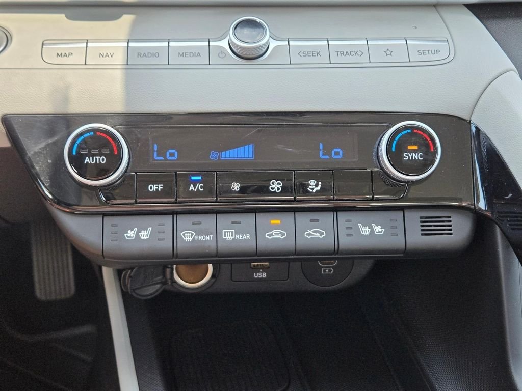 2025 Hyundai Elantra Limited - Photo 27