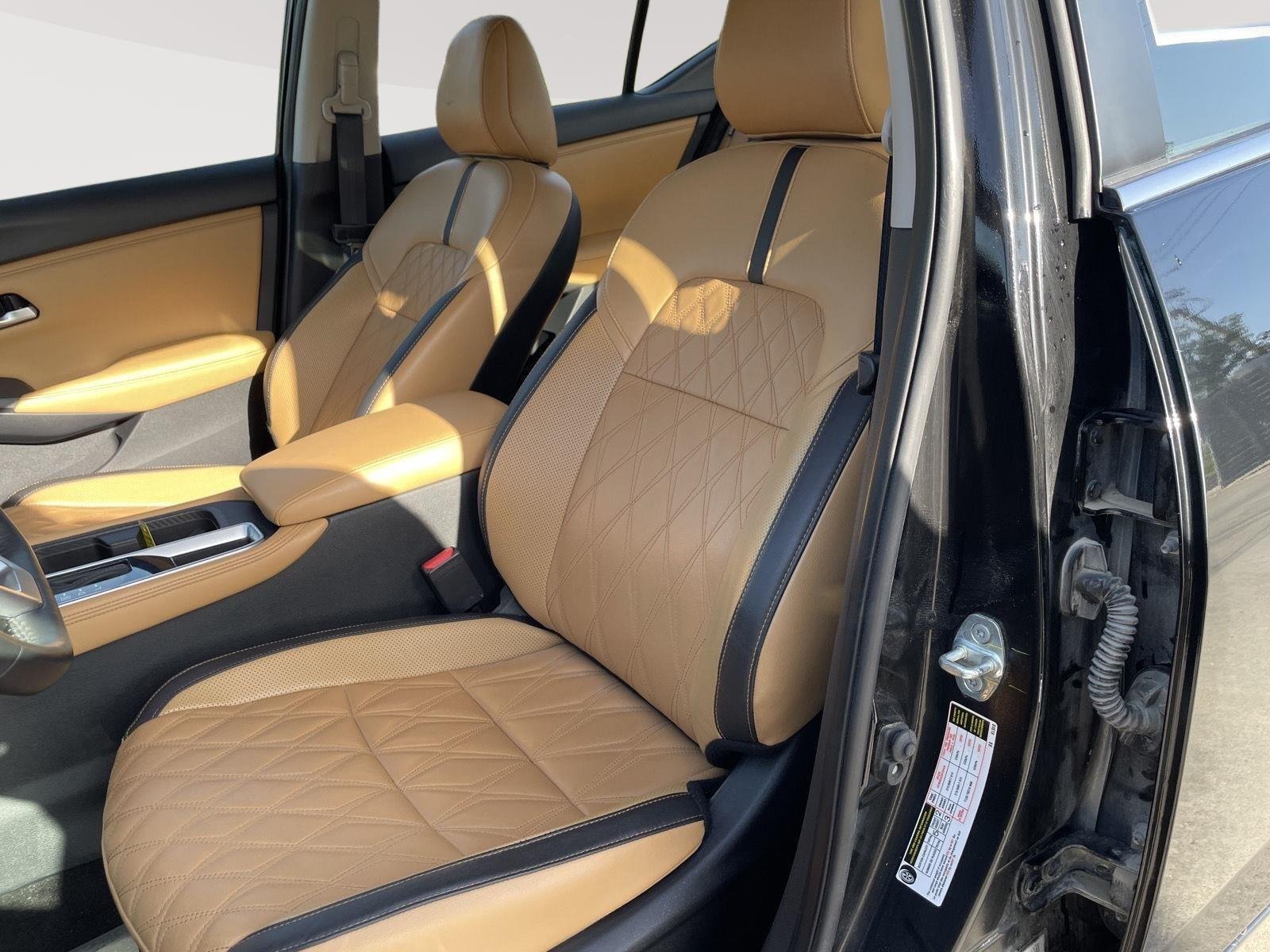 Used 2023 Super Black Nissan SV image 3