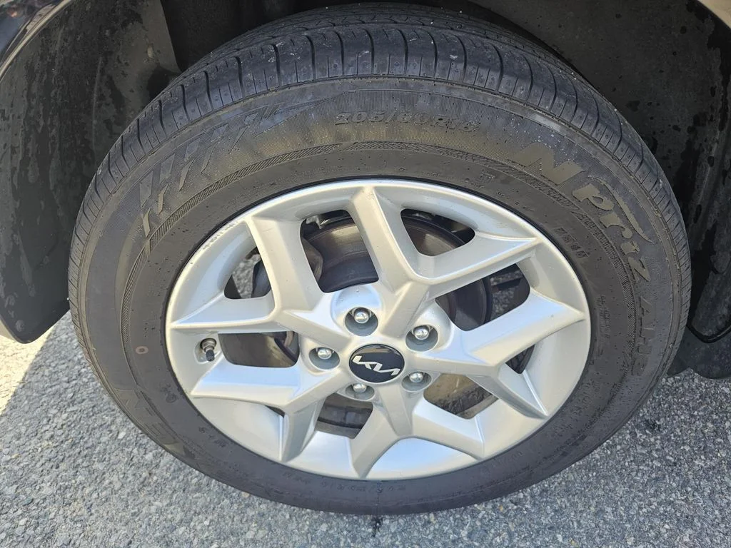 Used 2022 Black Kia LX image 40
