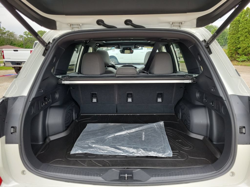 Used 2025 White Subaru Premium image 7