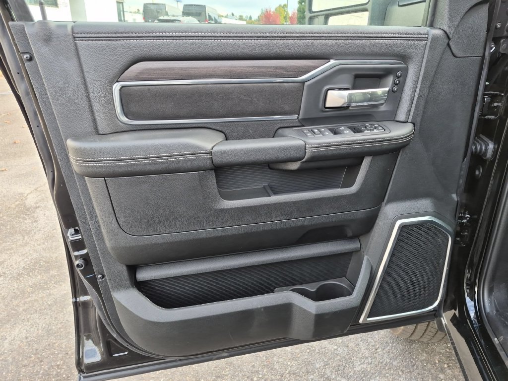 New 2027 Diamond Black Crystal Pearl-Coat Exterior Paint RAM Laramie image 11