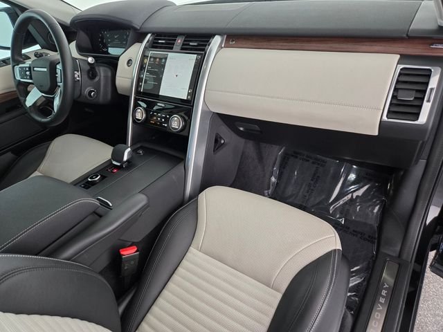 Used 2025 Black Land Rover Dynamic SE image 18