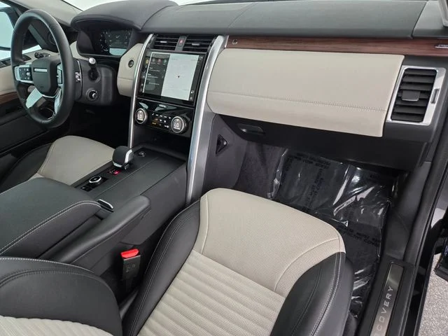 Certified Used 2025 Black Land Rover Dynamic SE image 18