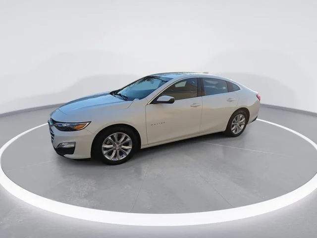 Used 2023 White Chevrolet LT image 4