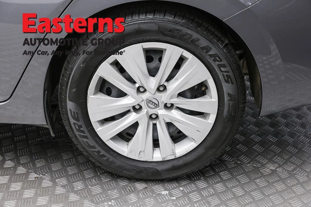Used 2024 Gray Nissan S image 8
