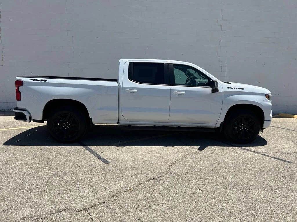 New 2026 Summit White Chevrolet RST image 7