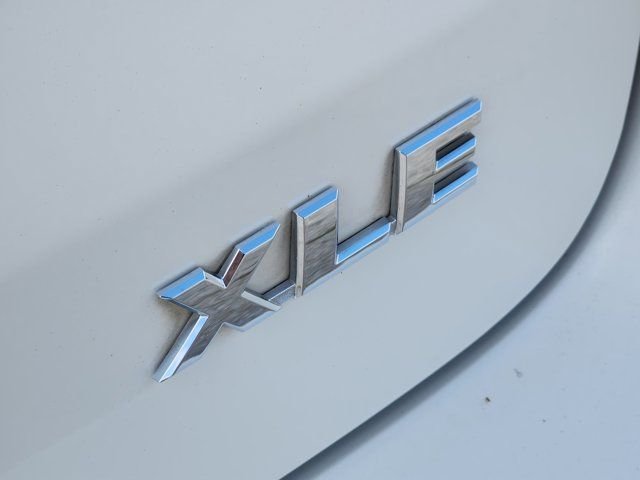 Used 2017 White Toyota XLE image 13