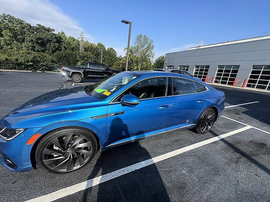 Used 2023 Blue Metallic Volkswagen SEL R-Line image 7