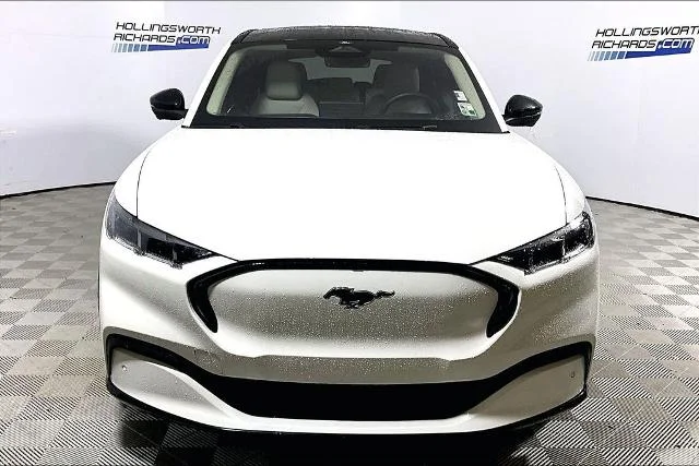 Used 2024 White Ford Premium image 28