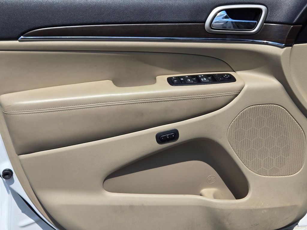 Used 2016 White Jeep Limited image 13