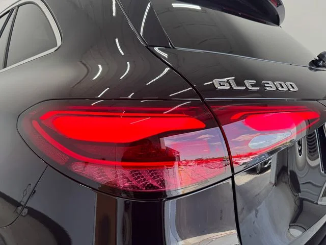 New 2027 Black Mercedes-Benz GLC 300 image 34