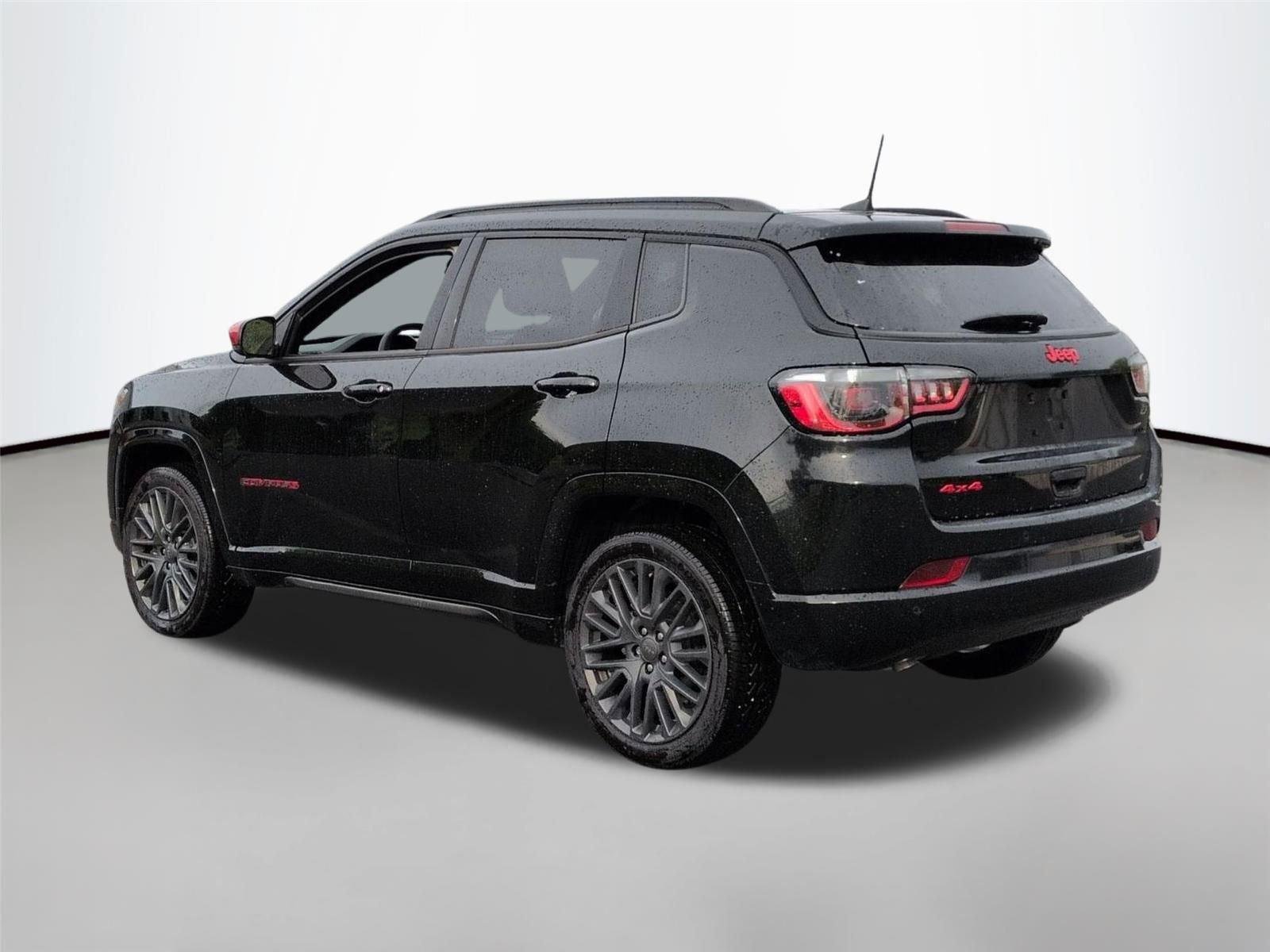Used 2023 Diamond Black Crystal Pearlcoat Jeep (RED) Edition image 4