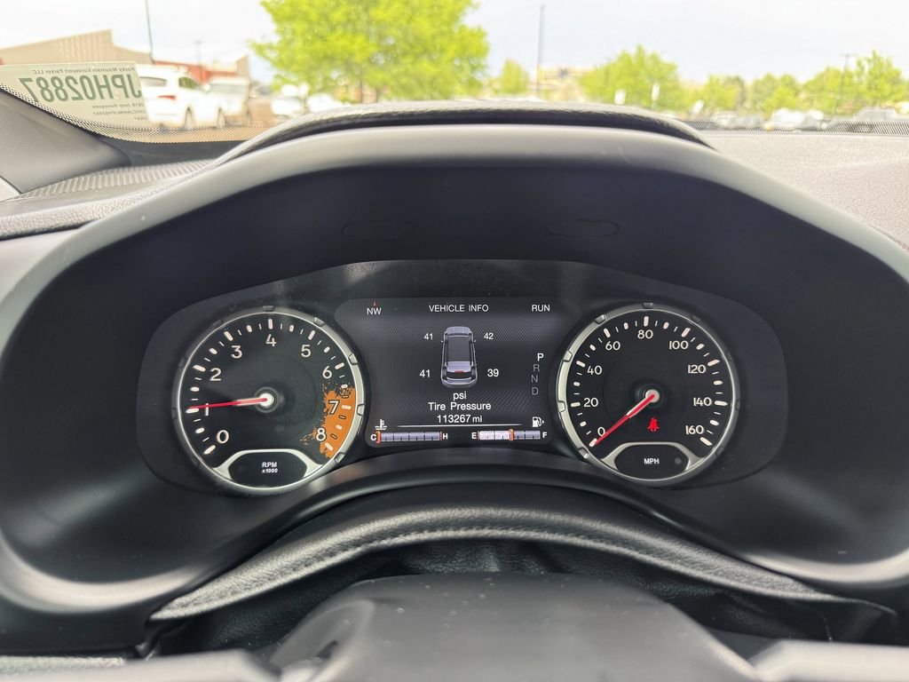Used 2018 Gray Jeep Latitude image 16