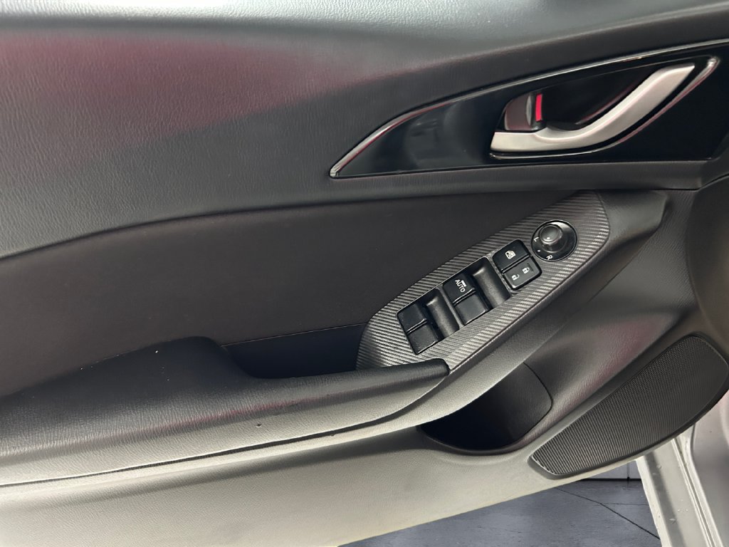 Used 2016 Silver Mazda i Sport image 12
