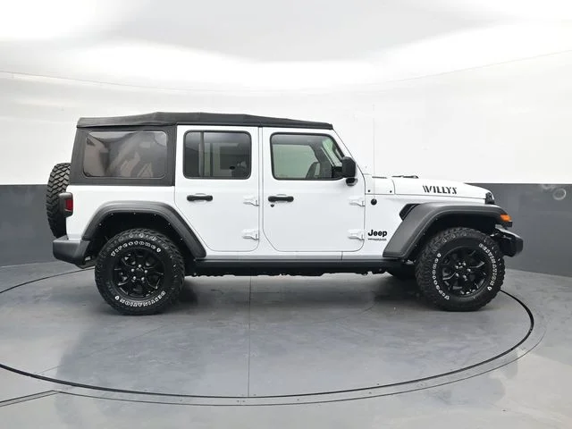 Used 2022 White Jeep Unlimited Willys image 3
