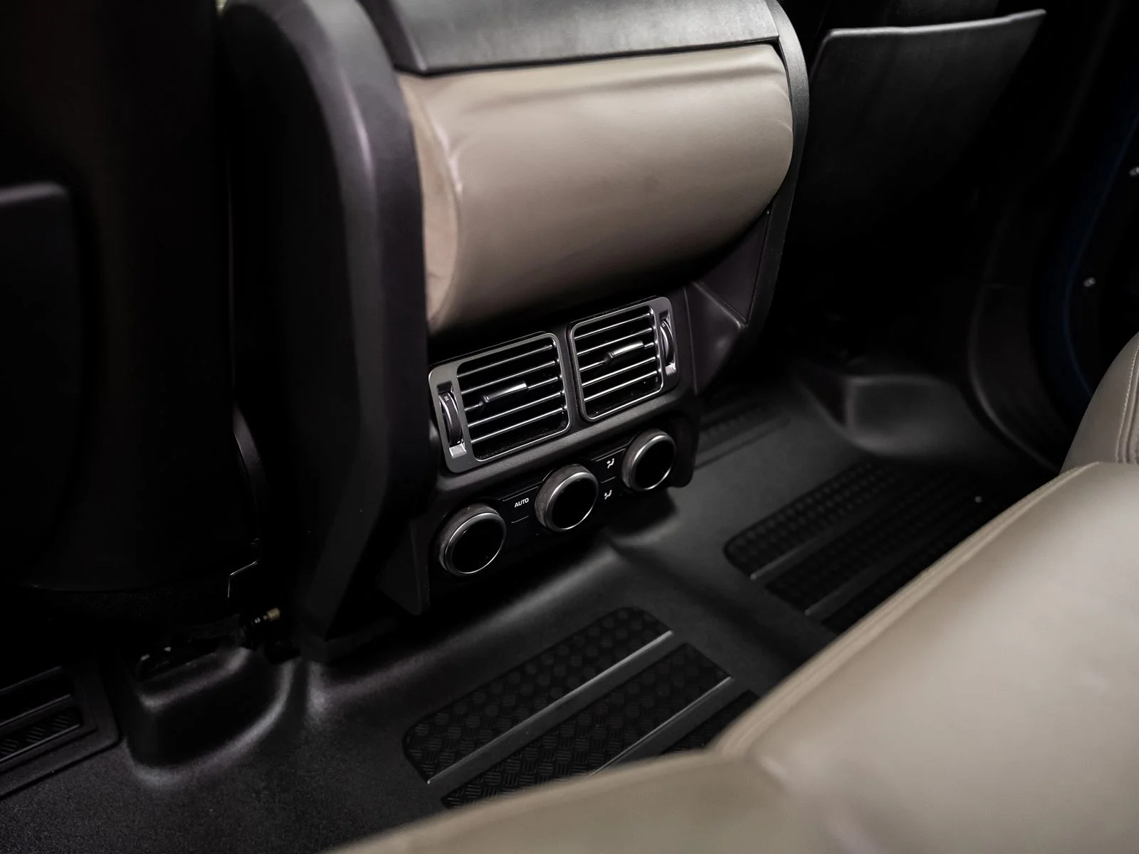 Used 2020 Blue Land Rover HSE image 40