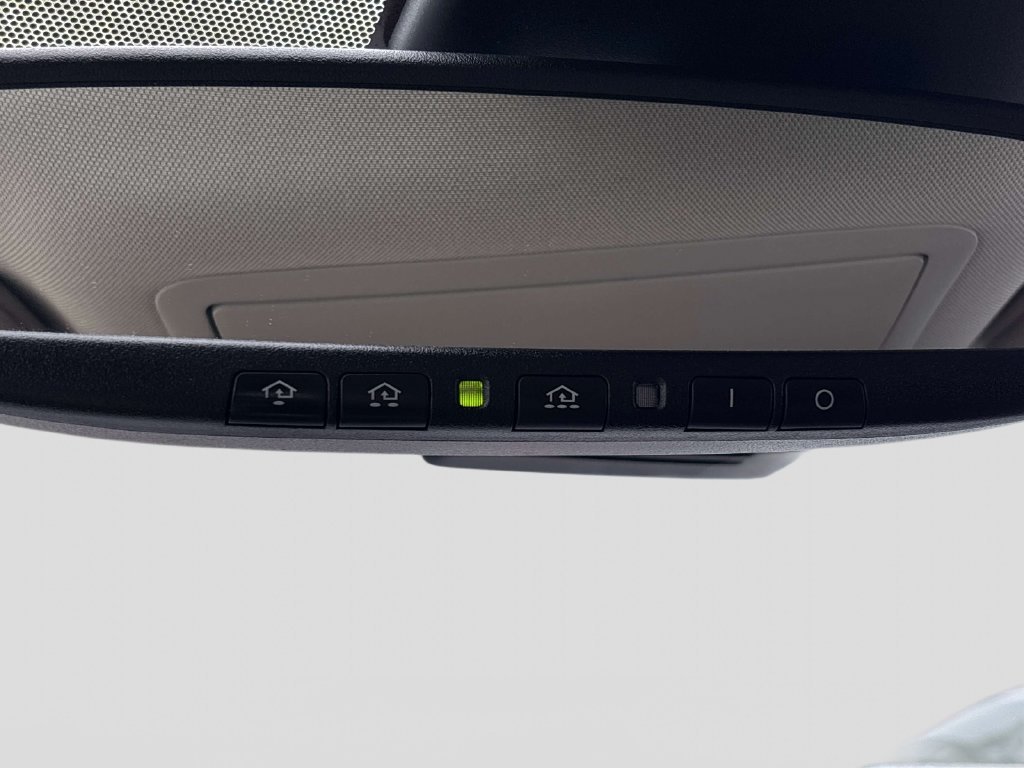 Used 2019 Red Nissan Platinum image 25