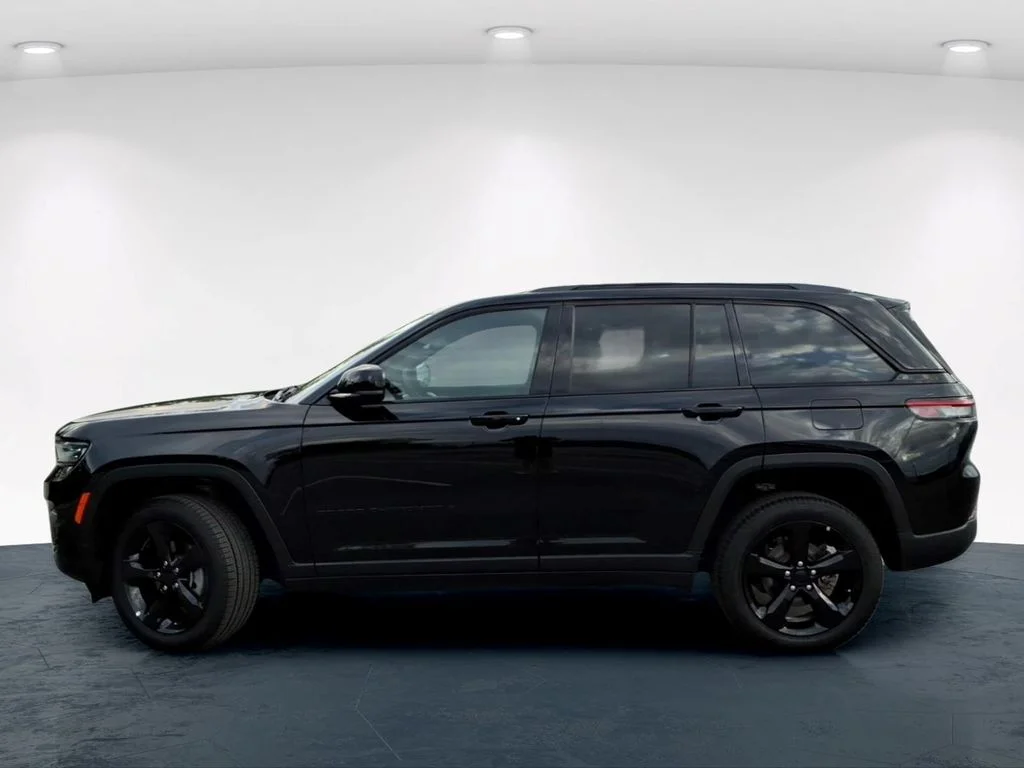 Used 2024 Black Jeep Altitude image 16