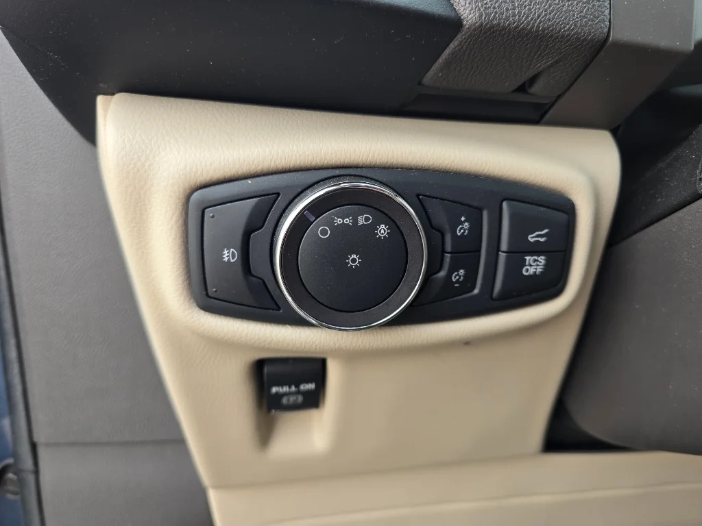 Used 2019 Blue Diamond Metallic Lincoln Reserve image 18
