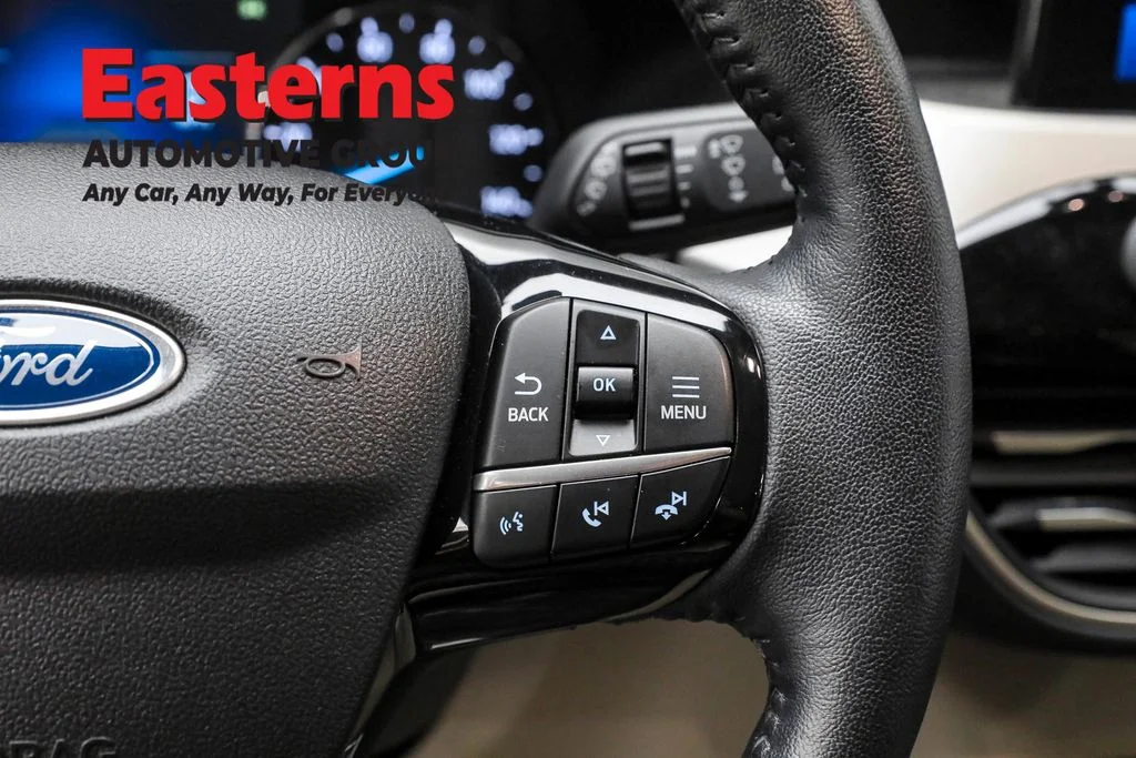 Used 2021 Blue Ford SEL image 16