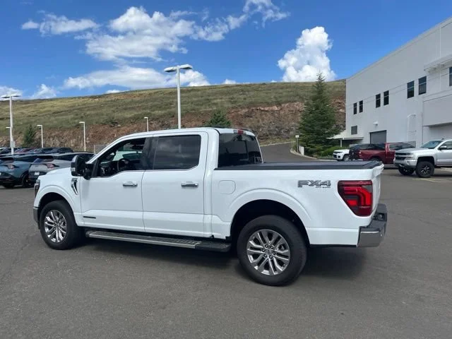 Used 2025 Oxford White Ford LARIAT image 11