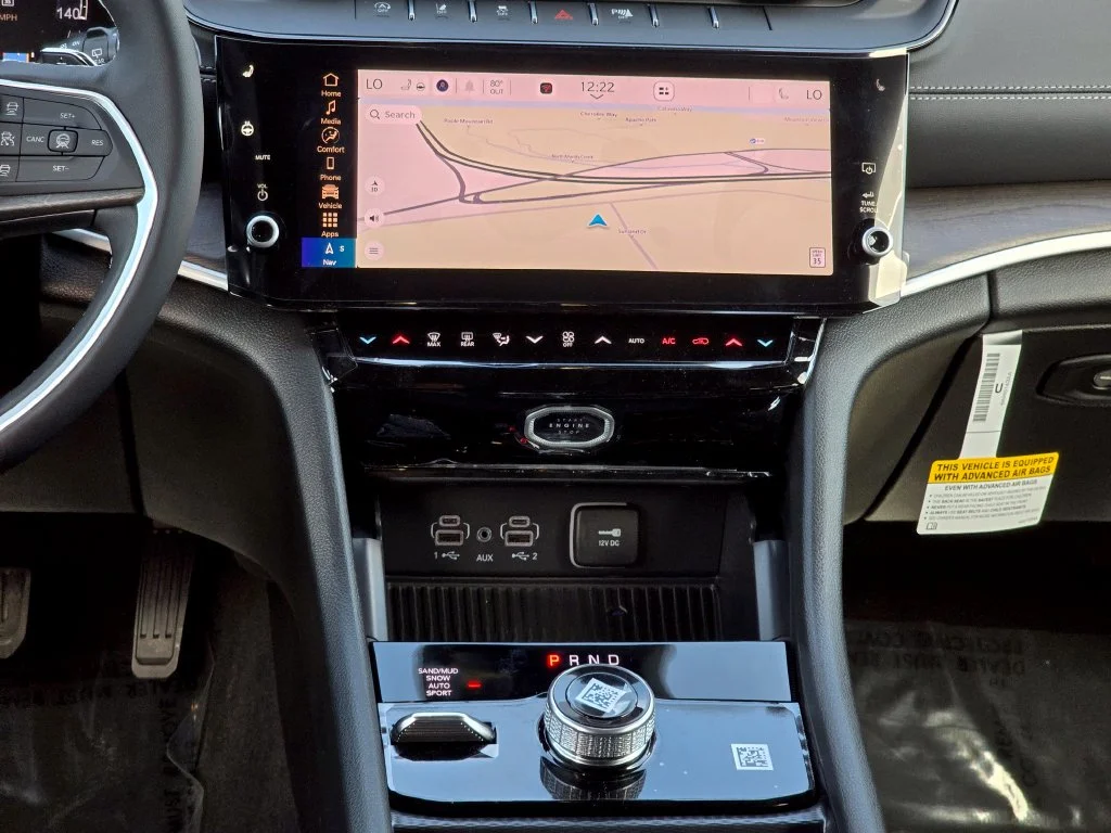 New 2027 Gray Jeep Laredo Altitude image 30