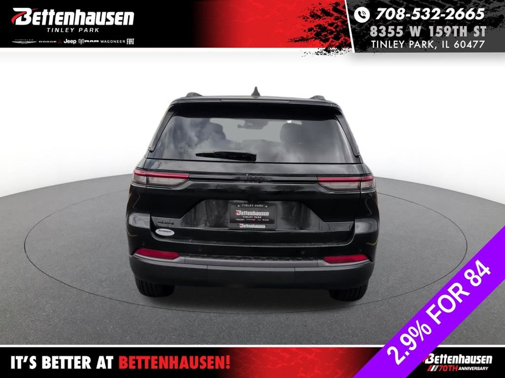 New 2026 Diamond Black Crystal Pearlcoat Jeep Altitude image 12