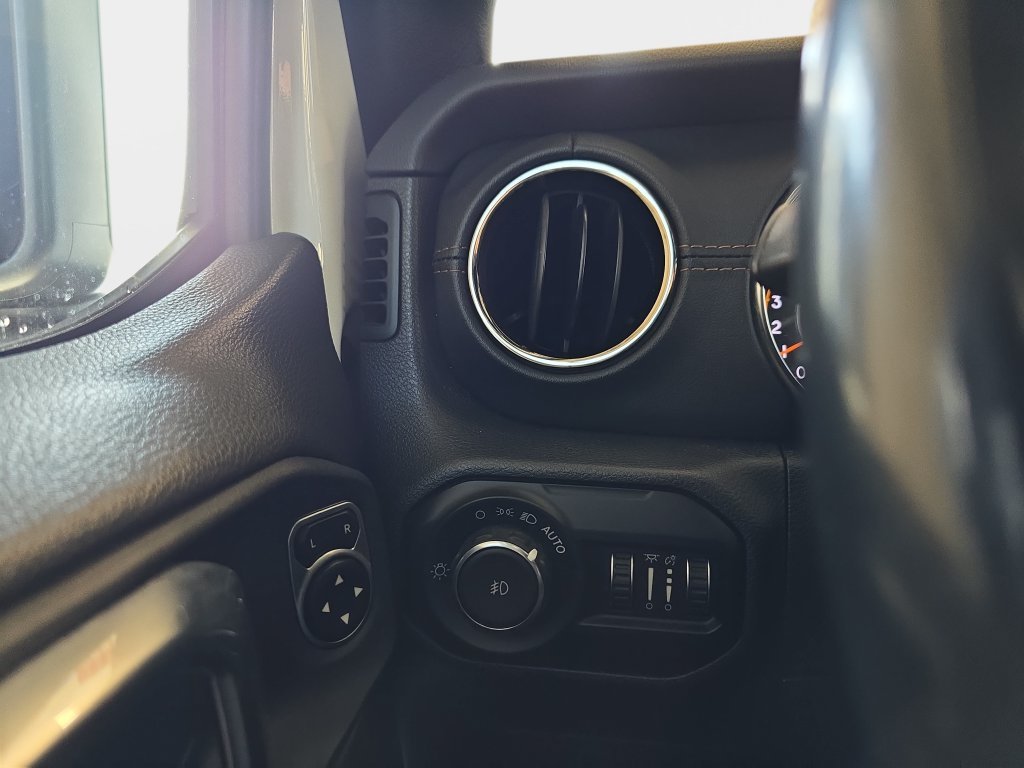 Used 2021 White Jeep Unlimited Sahara High Altitude image 27