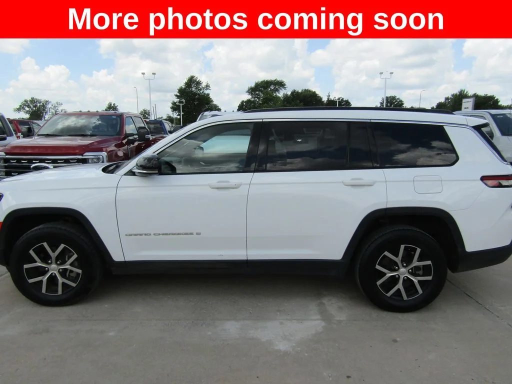 Used 2024 White Jeep Limited image 2