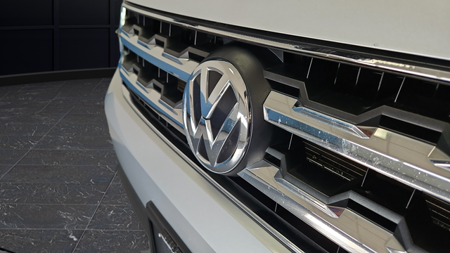Used 2018 Reflex Silver Metallic Volkswagen 3.6L V6 SE image 35