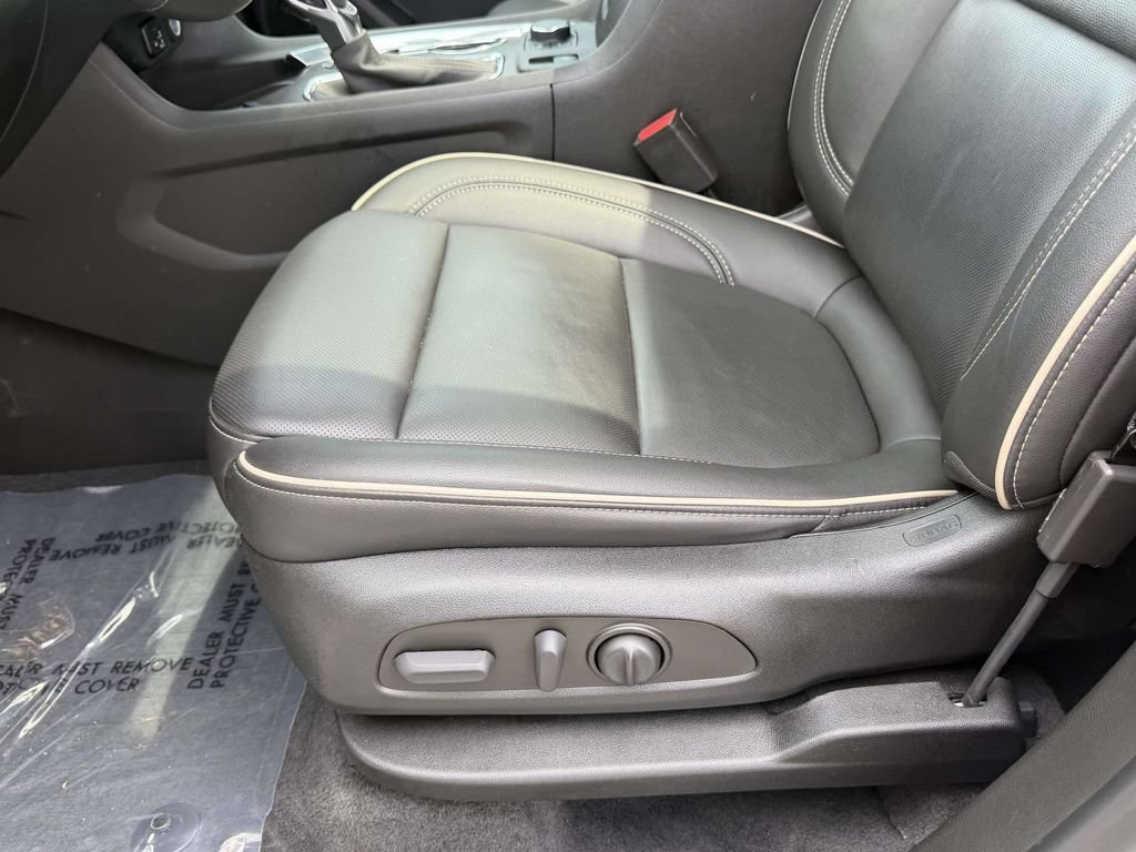Used 2023 Iridescent Pearl Tricoat Chevrolet Premier image 18