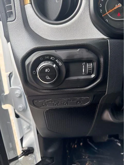 New 2026 Bright White Clearcoat Jeep Sport S image 15
