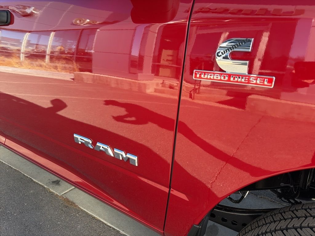 New 2026 Molten Red Pearl-Coat Exterior Paint RAM Big Horn image 53