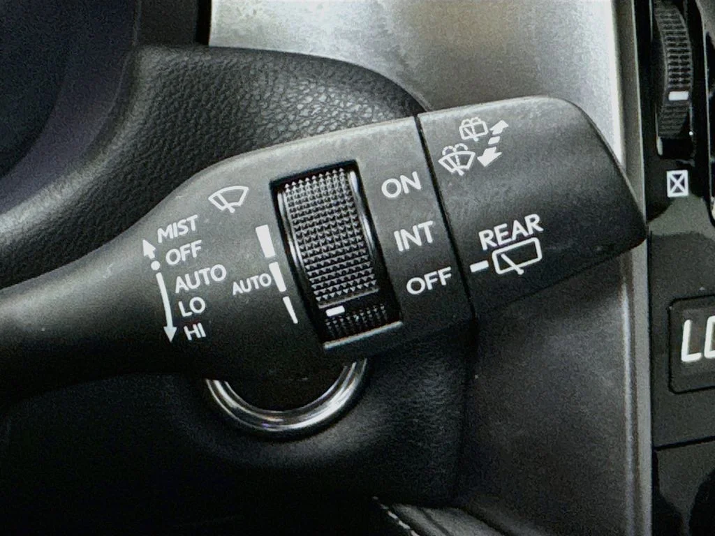 Used 2023 Green Lexus 460 image 13