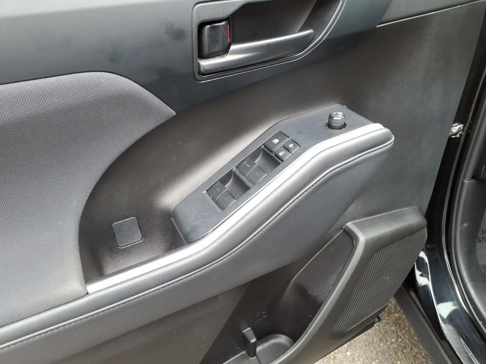 Used 2022 Midnight Black Metallic Toyota LE image 20