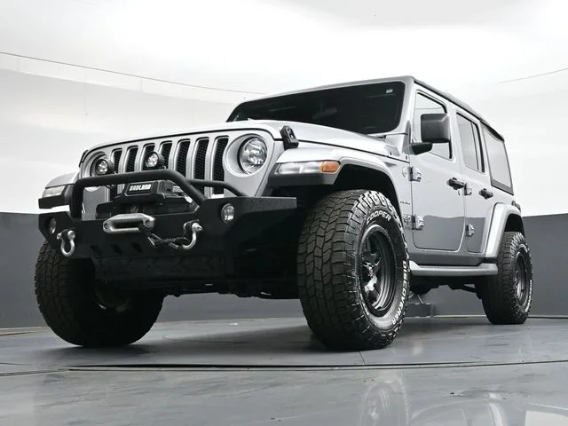 Used 2020 Silver Jeep Unlimited Sahara image 38