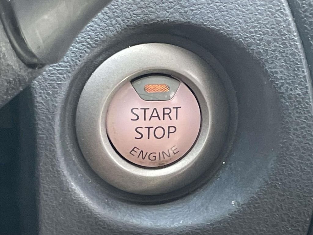 Used 2015 Silver Nissan SV image 25