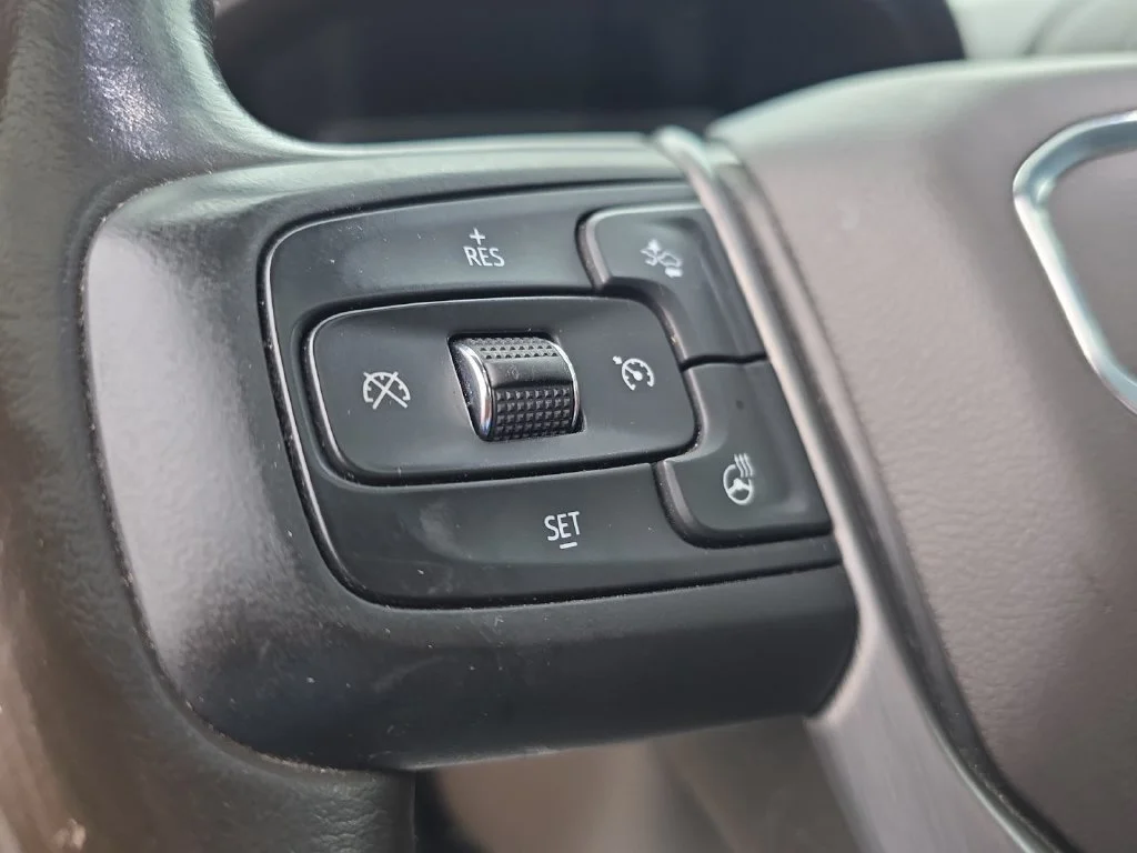 Used 2021 White GMC Denali image 37